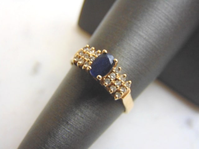 Womens Vintage Estate 14K Gold Sapphire Diamond Ring: FOR SALE IS THIS VINTAGE ESTATE 14K GOLD RING WITH A DARK SAPPHIRE COLORED STONE AND DIAMOND CHIPS. THE RING WEIGHS 2.5g, AND IS A SIZE 6.75. THERE ARE ABOUT .36cts OF DIAMONDS. NOT SURE IF THE SAPPHI