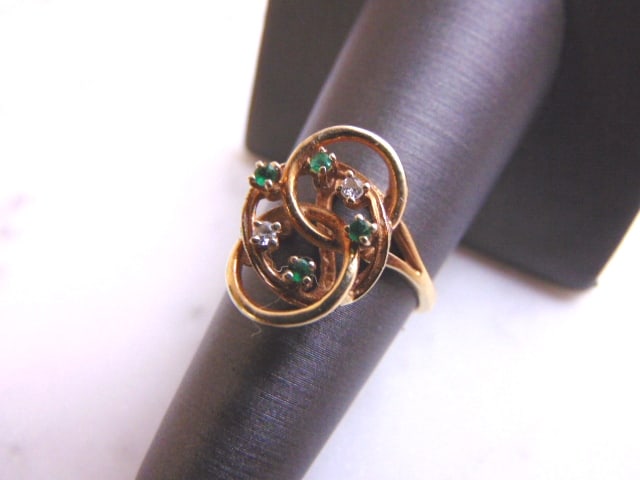 Women's Estate 14K Yellow Gold Diamond Emerald Ring: A WOMENS VINTAGE ESTATE 14K YELLOW GOLD DIAMOND AND EMERALD RING. THE RING WEIGHS 3.8g. AND IS A SIZE 6.75. THERE ARE ABOUT .04cts OF DIAMONDS AND ABOUT .08cts OF EMERALDS. ANY QUESTIONS, PLEASE DON'T