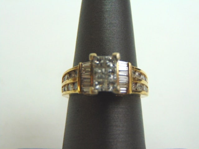 Women's Vintage 14K Yellow Gold Diamond Cluster Ring (1 of 5)