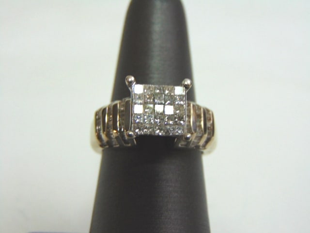 Vintage Estate 10K Yellow Gold & Diamond Cluster Ring: FOR SALE IS THIS LOVELY VINTAGE 10K YELLOW GOLD RING WITH A TOTAL OF ABOUT 2.0cts OF DIAMONDS. THE TOTAL WEIGHT IS 8.8g, AND IS A SIZE 7.0. RING IS MARKED "585, RODEO ON THE INSIDE OF THE BAND. ANY QU