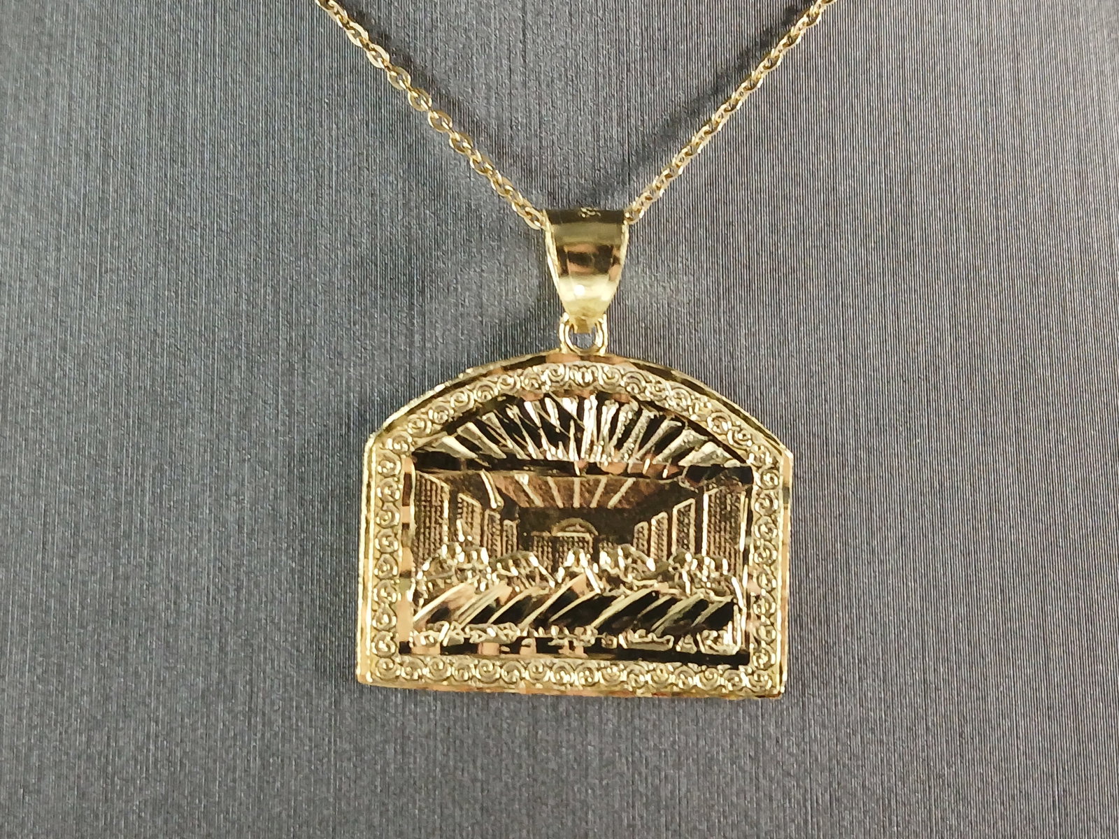 Sterling Silver Gold Tone Religious Last Supper Pendant Necklace: A STERLING SILVER GOLD TONE RELIGIOUS LAST SUPPER PENDANT WITH NECKLACE. PENDANT WITH NECKLACE WEIGHS 6.3g. THE PENDANT MEASURES 1 1/4" LONG BY 1 1/8" WIDE. THE NECKLACE MEASURES 18" LONG AND IS ADJUS