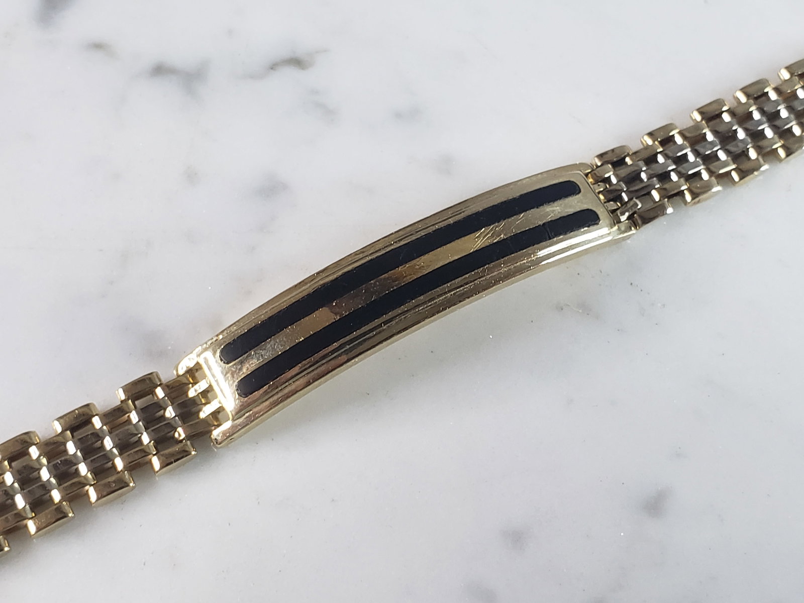 Mens Vintage Estate 14k Yellow & White Gold Onyx Bracelet: A MENS VINTAGE ESTATE 14K YELLOW & WHITE GOLD ONYX BRACELET. THE BRACELET MEASURES 8 3/8" LONG BY 3/8" AND WEIGHS 31.3g. THE BAR MEASURES 1 7/8" BY 3/8". BRACELET IS MARKED 14K. ANY QUESTIONS, PLEASE 