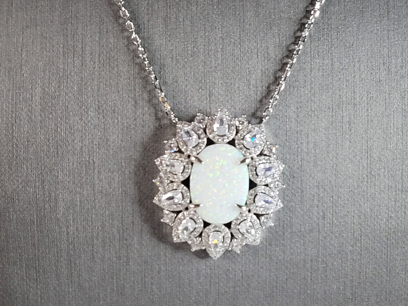 Womens Estate Sterling Silver Modernist Opal Necklace: A BEAUTIFUL WOMENS STERLING SILVER MODERNIST OPAL NECKLACE. NOT SURE IF STONE IS NATURAL OR MAN MADE. THE NECKLACE MEASURES 19 3/4" LONG, AND WEIGHS 11.7g. WOULD MAKE A GREAT GIFT FOR THAT SPECIAL SOM