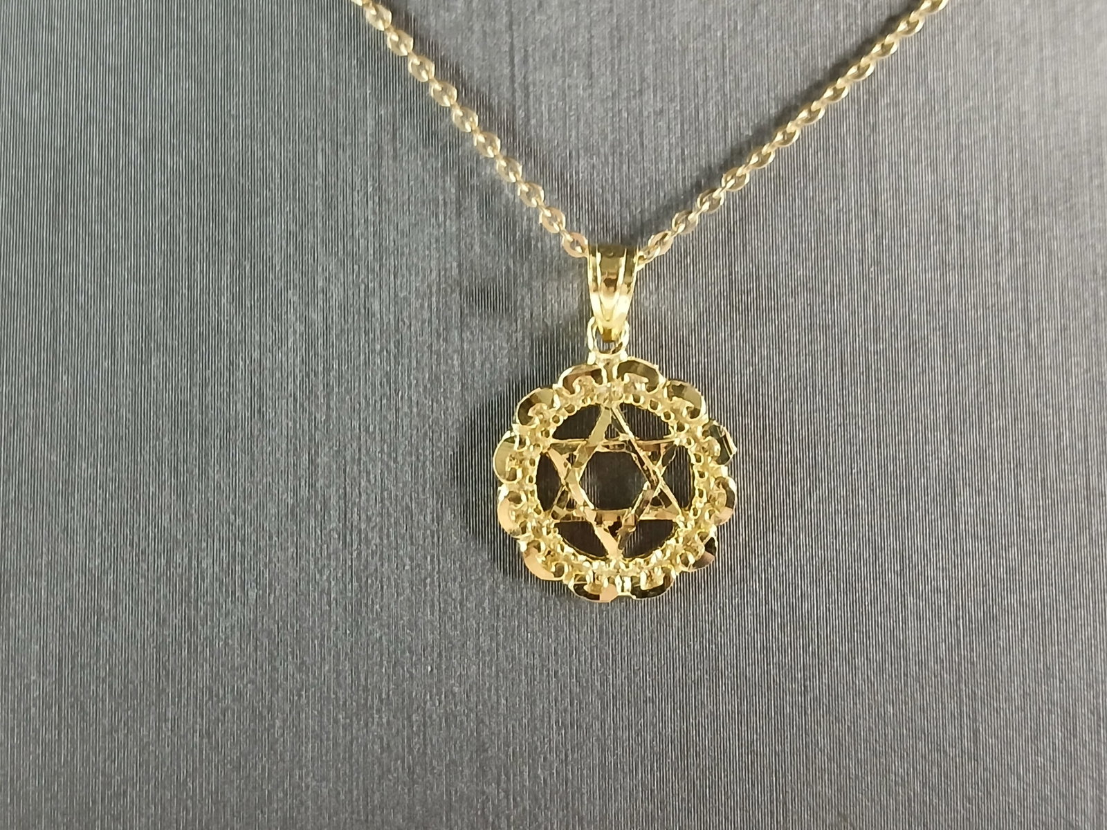 Sterling Silver Gold Tone Jewish Judaica Star of David Pendant: A STERLING SILVER GOLD TONE STAR OF DAVID PENDANT WITH NECKLACE. THE PENDANT WITH NECKLACE WEIGHS 2.6g. THE NECKLACE MEASURES 18" LONG, AND THE PENDANT MEASURES 3/4" LONG BY 1/2" WIDE. MAKES A GREAT G