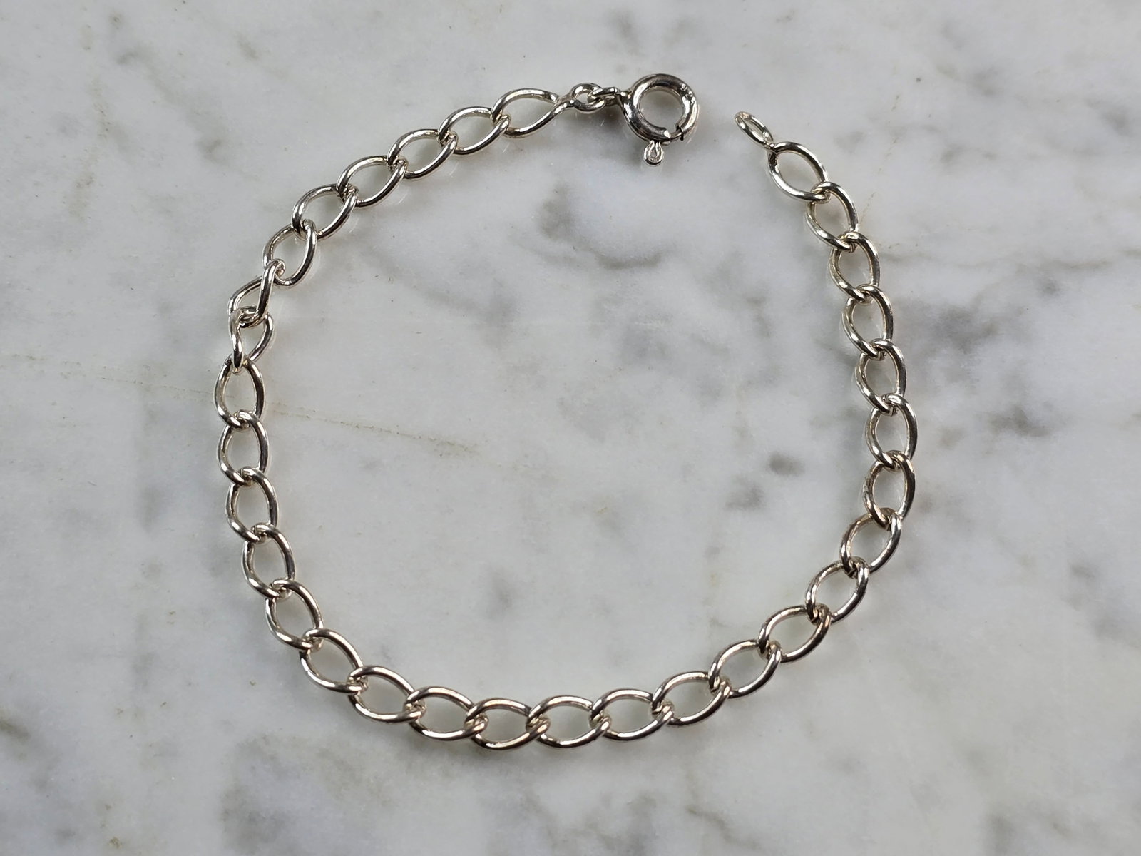 Womens Vintage Estate Sterling Silver Chain Link Charm Bracelet: A WOMENS VINTAGE ESTATE STERLING SILVER CHAIN LINK CHARM BRACELET. BRACELET IS ABOUT 7" LONG BY 3/16" WIDE, AND WEIGHS 4.9g. WOULD MAKE A LOVELY GIFT FOR THAT SOMEONE SPECIAL. BE SURE TO CHECK OUT SOM