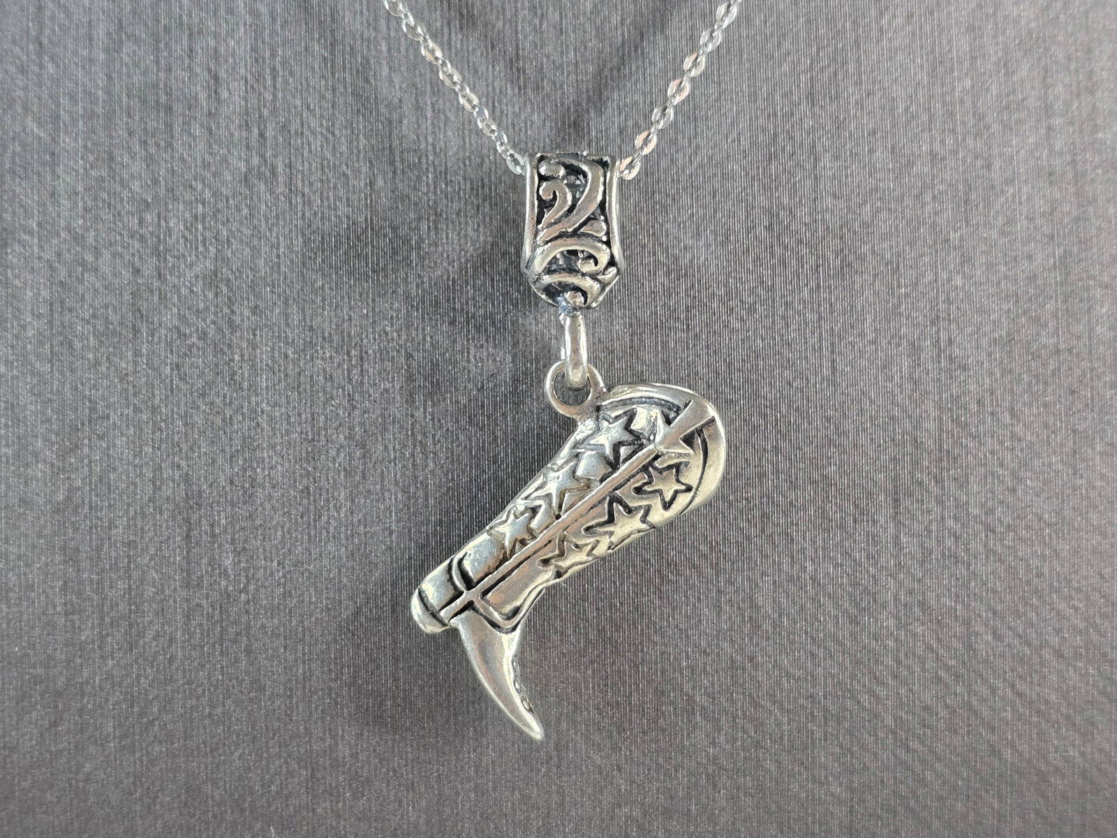 Womens Estate Sterling Silver Western Cowboy Boot Pendant Necklace: A WOMENS VINTAGE ESTATE STERLING SILVER WESTERN COWBOY BOOT PENDANT WITH NECKLACE . THE PENDANT ITSELF MEASURES 1 1/2" LONG BY 1/2" WIDE. NECKLACE IS 18" LONG. TOTAL WEIGHT IS 7.2g. THIS WOULD MAKE A 