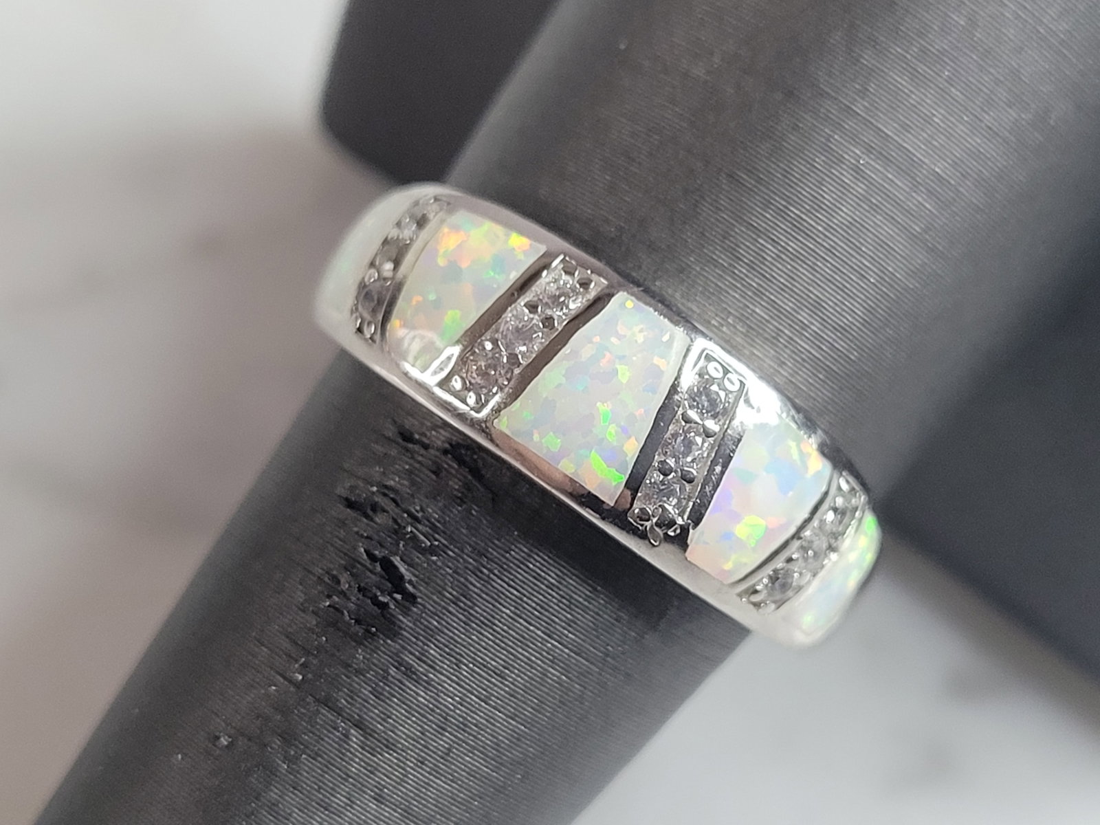 Womens Sterling Silver Modernist Opal Ring: A WOMENS STERLING SILVER MODERNIST OPAL RING. THE RING IS A SIZE 7.0 AND WEIGHS 5.4g. THE WIDTH OF THE RING IS 1/4". THE RING MAKES A BEAUTIFUL GIFT FOR THAT SOMEONE SPECIAL. ANY OTHER QUESTIONS, PLEA