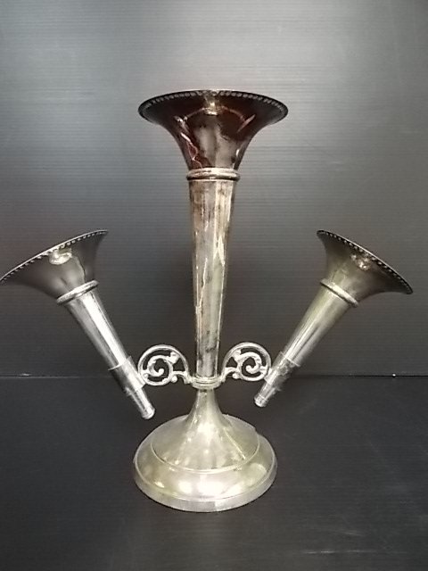 VINTAGE SILVERPLATE EPERGNE FLUTED VASE: A VINTAGE SILVERPLATE EPERGNE FLUTED VASE. VASE MEASURES 9 3/4" TALL WITH A 4" DIAMETER BASE. SHIPPING AND HANDLING IS $30 WITHIN THE CONTINENTAL US. ALL OTHER STATES AND COUNTRIES PLEASE CONTACT FOR 