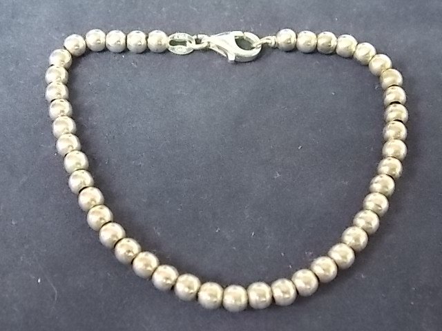 ANTIQUE STERLING SILVER BEADED ITALIAN BRACELET 7.63g: THIS IS A VINTAGE ANTIQUE STERLING SILVER BEADED BRACELET MADE IN ITALY. THE BRACELET IS 7 1/8" LONG WITH ITS CLASP AND WEIGHS 7.63g. SHIPPING AND HANDLING $4.00 WITHIN THE CONTINENTAL U.S. ALL OTHER