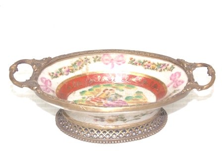 DECORATIVE FLORAL VICTORIAN STYLE PORCELAIN SOAP DISH (1 of 5)
