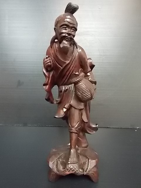 VINTAGE HAND CARVED CHINESE STATUE OF FISHERMAN (1 of 4)