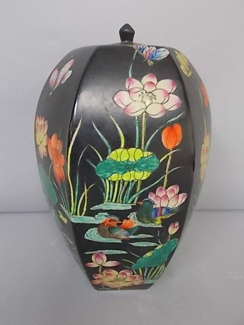 ANTIQUE HAND PAINTED CHINESE HEX VASE URN JAR (1 of 5)