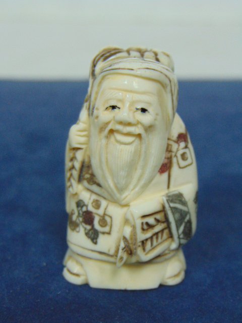 ANTIQUE CHINESE NATSUKE IVORY CHINESE IMMORTAL BUTTON (1 of 5)