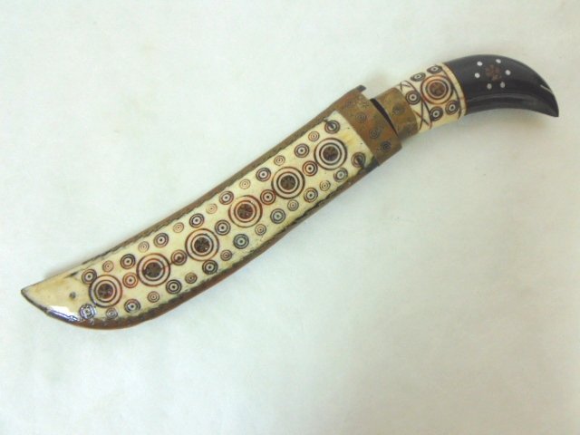 ANTIQUE AFRICAN OR MOROCCAN KNIFE EBONY & BONE: AN ANTIQUE AFRICAN OR MOROCCAN MADE KNIFE THAT IS MADE OF EBONY AND BONE WITH ACCENTS OF BRASS. KNIFE MEASURES 11 1/2" LONG BY 1 3/4" WIDE WITH ITS SHEATH. THE BLADE ITSELF MEASURES 6 1/2" LONG. CONDI