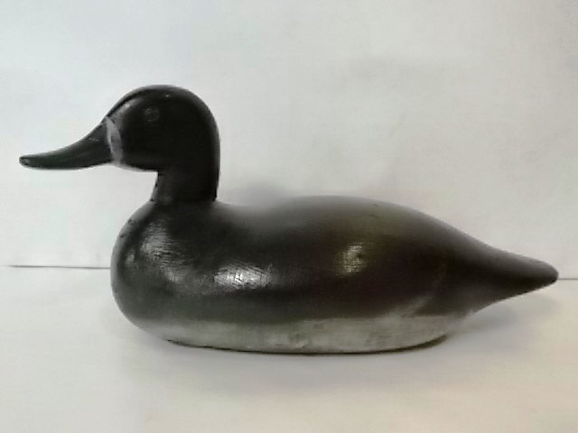 PRIMITIVE ANTIQUE WOODEN DUCK DECOY W/ GLASS EYES (1 of 4)