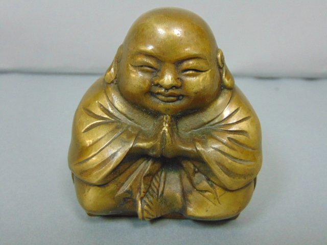 VINTAGE CHINESE BRONZE BUDDHA STATUE (1 of 5)