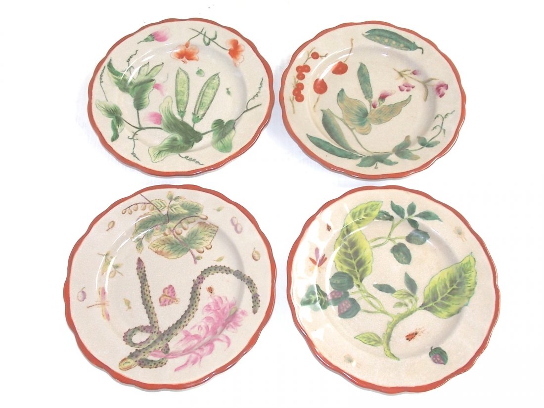 SET OF 4 DECORATIVE VICTORIAN STYLE DINNER PLATES (1 of 6)