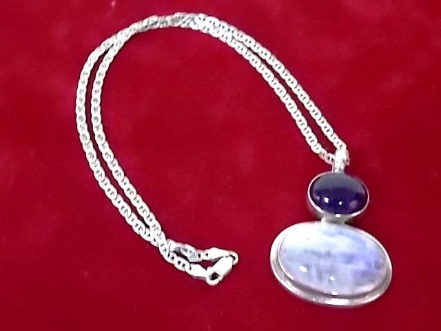 Vintage Estate Sterling Silver Necklace w/  Pendant (1 of 4)