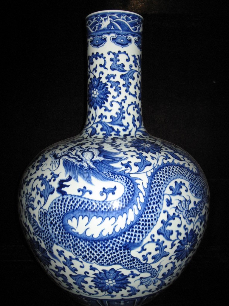 Chinese blue and white bottle porcelain vase: Chinese blue and white bottle porcelain vase, Qing Qian Long period (1735~1795), decorated with dragon and lotus, height: 22 6/7".