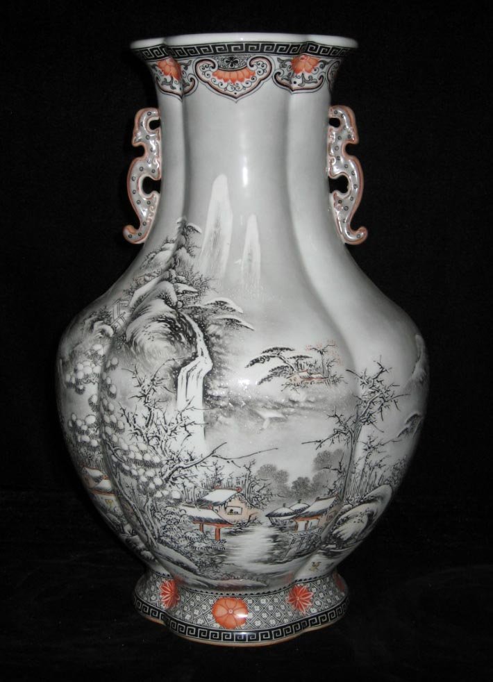 Chinese famille rose porcelain vase: Chinese famille rose porcelain vase, Qing Qian Long period (1735~1795), decorated with landscape in the winter scene, height: 18 8/9".
