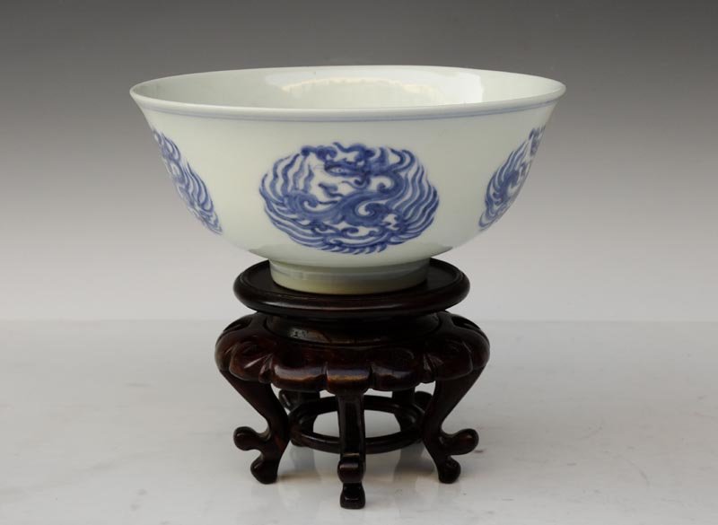 A Fine Chinese Ming Blue and White Porcelain Bowl: A Fine Chinese Ming Dynasty Blue and White Dragon Porcelain Bowl with a Chenghua Mark, Decorated with a Painting of Dragons, Size: H*D 6.5*15cm