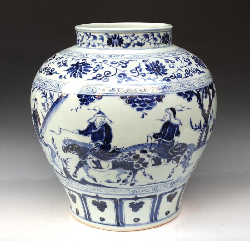 Large Unique Chinese Yuan Blue and White Porcelain Jar: A Large Unique Chinese Yuan Dynasty Blue and White Porcelain Jar, Decorated with a Painting of Landscape and Warrors, Size: H*D 35*33cm