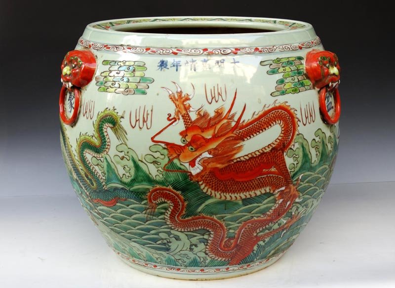A Large Unique Chinese Ming Famille Rose Porcelain Pot: A Large Unique Chinese Ming Dynasty Famille Rose Porcelain Pot with a Jiaqin Mark, Decorated with the Painting of Dragons, Size: H*D 34*39cm