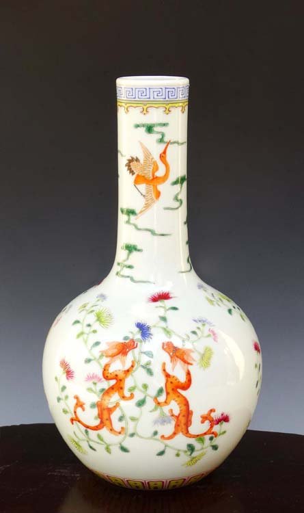 A Chinese Qing Famille Rose Dragons Porcelain Vase: A Chinese Qing Famille Rose Dragons Porcelain Vase with Qianlong Mark, Size: H*D 25*13cm
