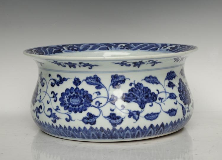 A Fine Chinese Ming Blue and White Porcelain Washer: A Fine Chinese Ming Blue and White Porcelain Washer with Xunde Mark, Size: H*D 11.5*22.5cm