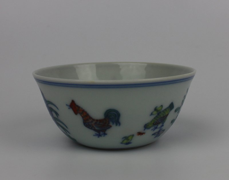 A Chinese Ming B/W and Dou Cai Porcelain Cup: A Chinese Ming Blue White and Dou Cai Porcelain Cup with a Mark of Chenghua, Size: H*D 4*8.3cm.