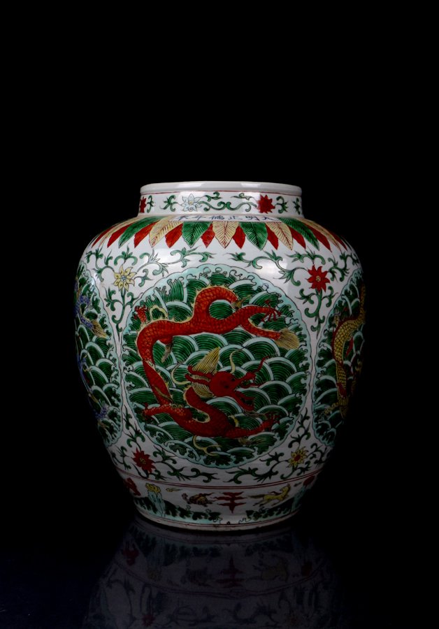 A Top Grade Chinese Ming Wu Cai Porcelain Jar: A Large Top Grade Chinese Ming Wu Cai Porcelain Jar with Zhengde Mark, Auction Classification and Museum Quality Guarantee, Size: H*D 39*33cm.