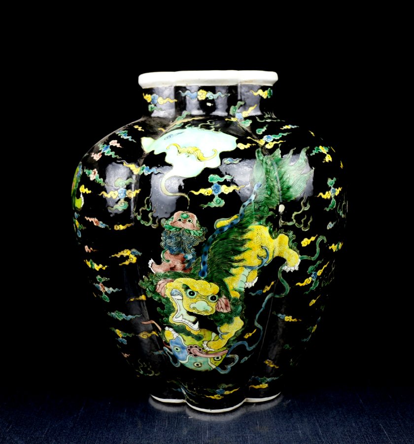 An Unique Chinese Qing Black Wu Cai Porcelain Vase: An Unique Antique Chinese Qing Black Glaze Wu Cai Porcelain Vase with a Mark of Kangxi, Size: H*D 37*31cm.