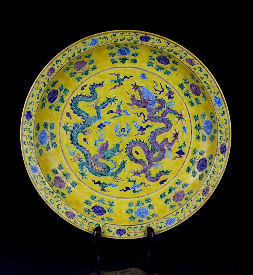 A Large Chinese Ming Hua Fa Cai Porcelain Plate: A Large Chinese Ming Hua Fa Cai Porcelain Plate with a Mark of Yongle, Size: D*H 53.5*9cm.