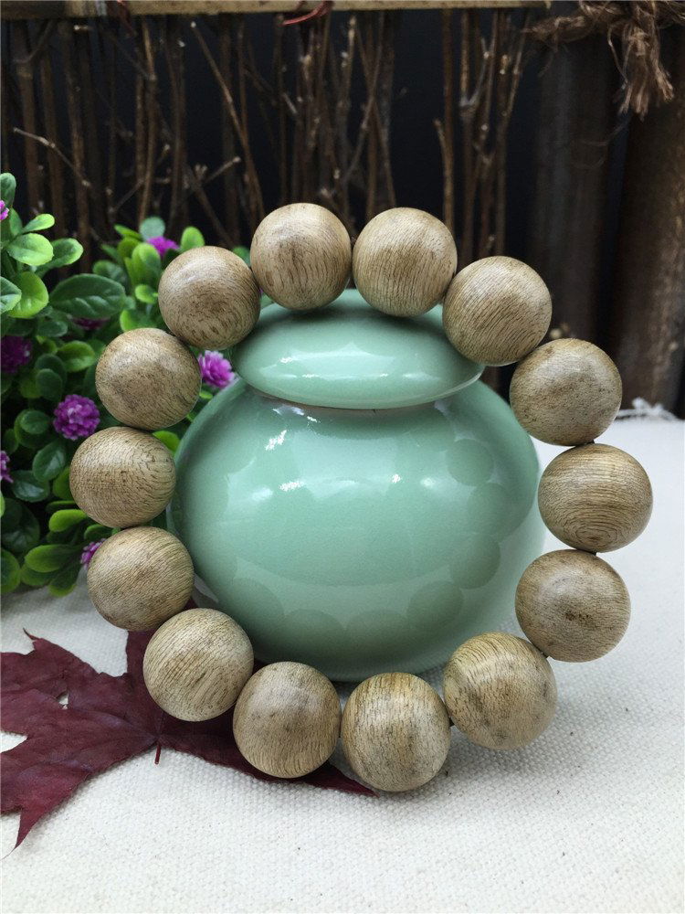 A 14 Beads High Quality Chinese Chen Xiang Bracelet (1 of 3)