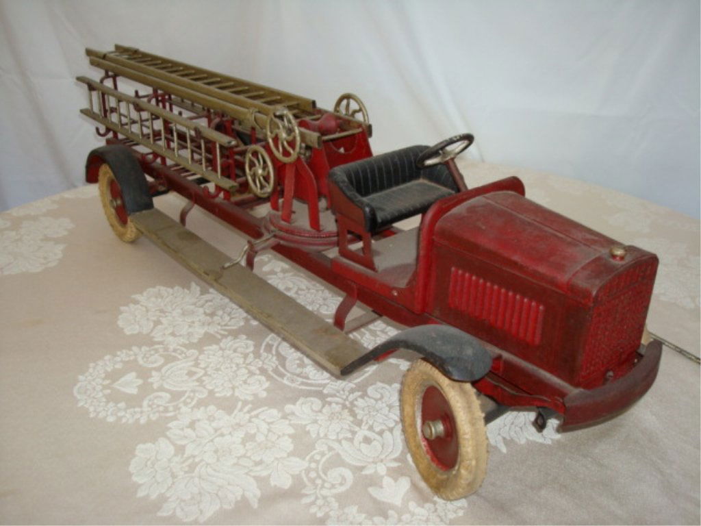 Large Kingsbury Hook & Ladder Fire Truck w BOX