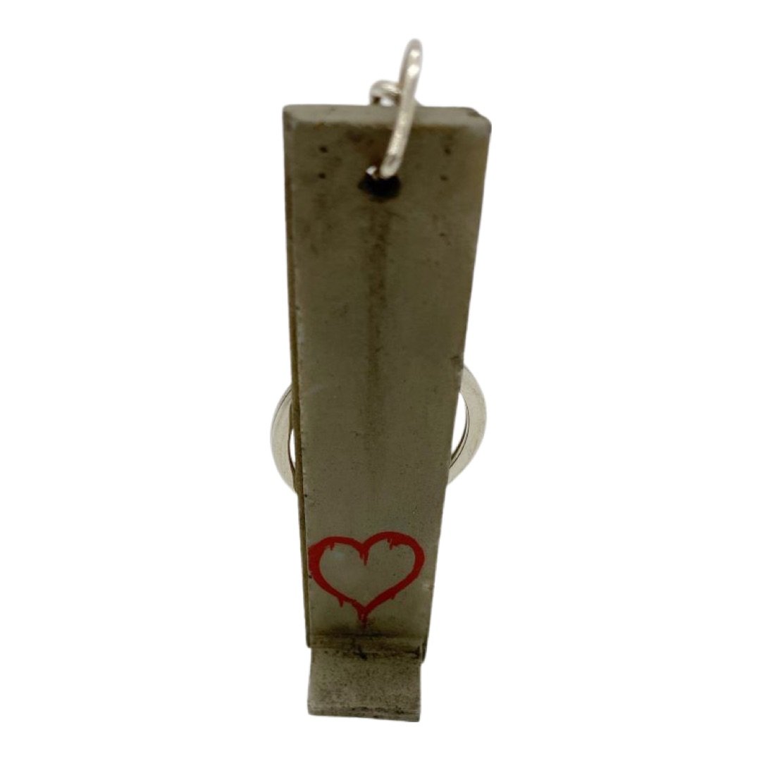 BANKSY - WALLED OFF HOTEL KEY FOB - HEART (1 of 4)