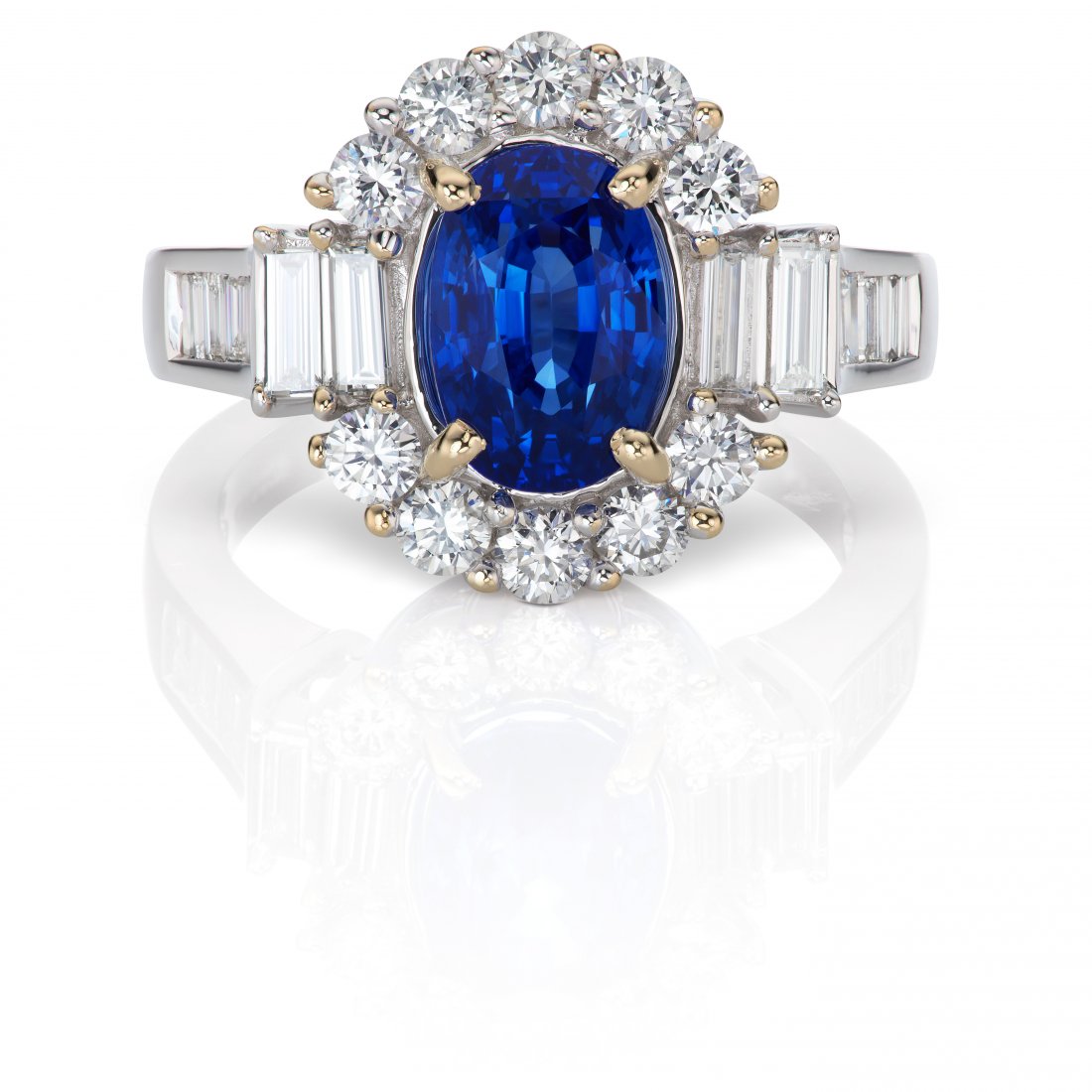 A 3.32 carat Sapphire & Diamond Ring (1 of 5)