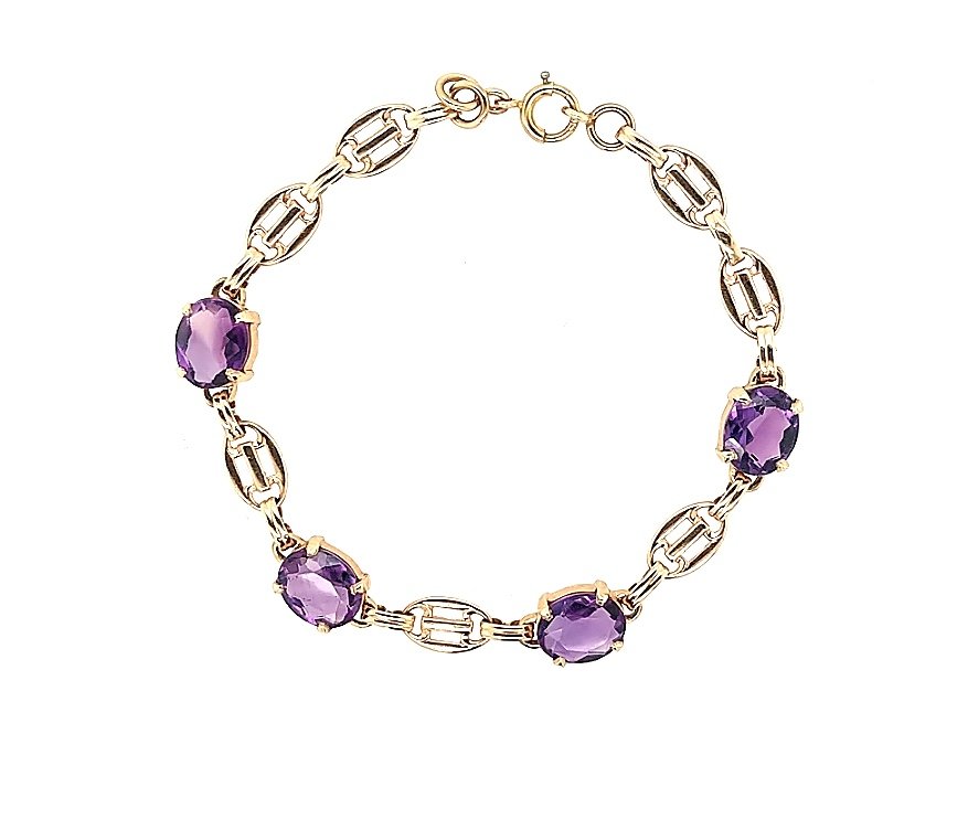 An Oval Amethyst Bracelet (1 of 4)