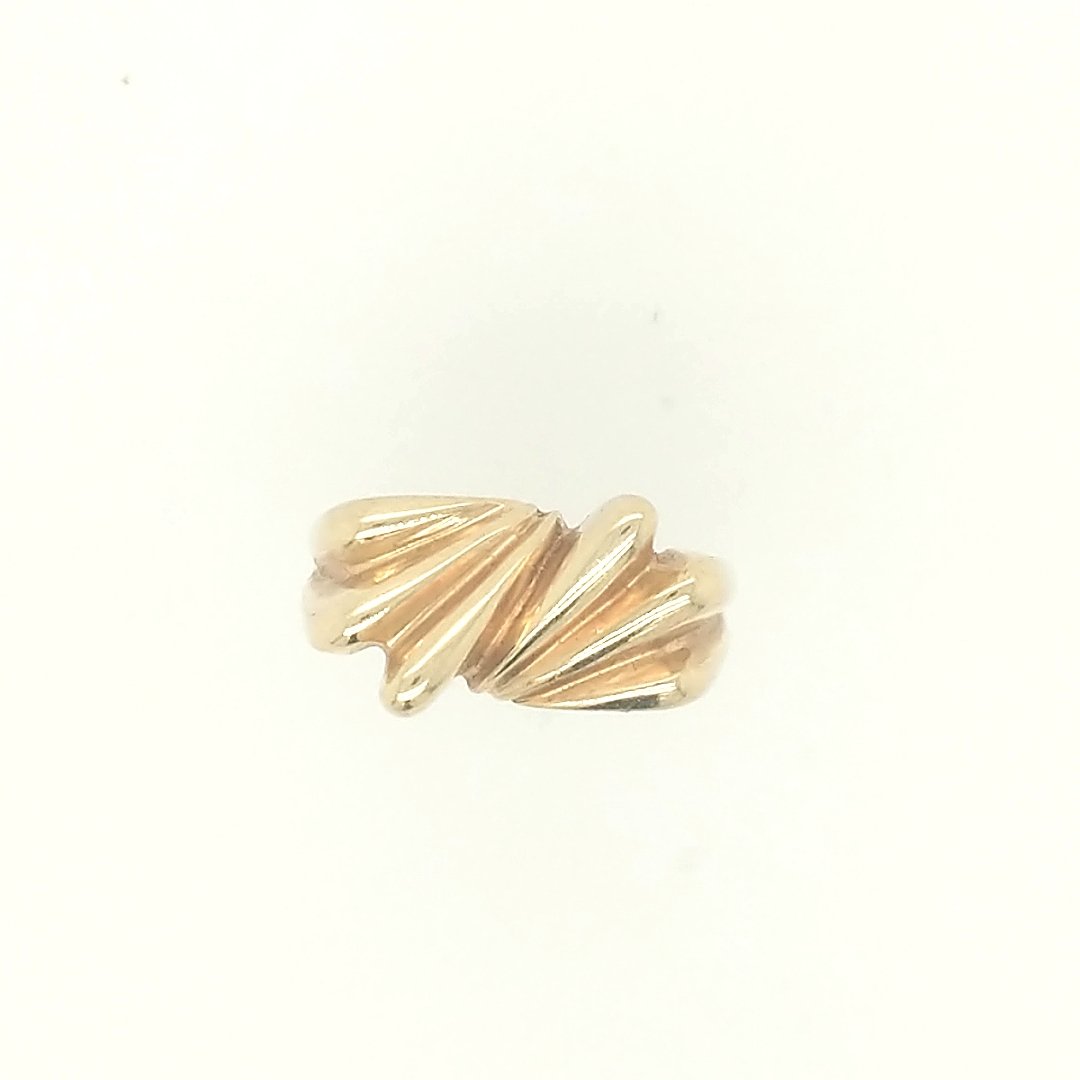 A Gold Ring: Crafted in 14k yellow gold with an abstact design at the top Size: 6.50 ring size Weight: 3.2dwt