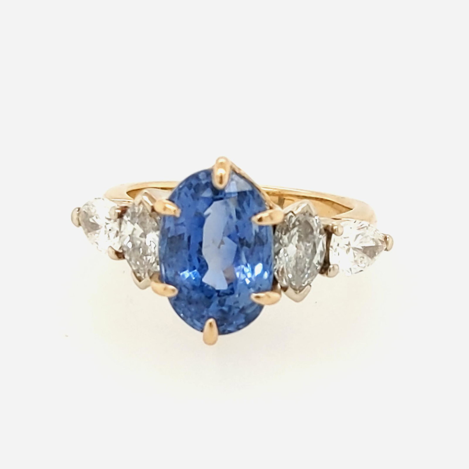 18k Yellow Gold Sapphire Ring (1 of 4)