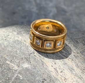 Elizabeth Gage Diamond Band