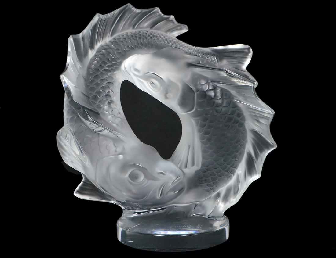 LALIQUE DEUX POISSONS CRYSTAL SCULPTURE: French. 20th Century. Signed. Catalog number 11622. Measuring 11 1/4” in height. (Cond: good) (1500/2000) Literature: Lalique, Marie Claude Lalique, ppg. 388, 389.