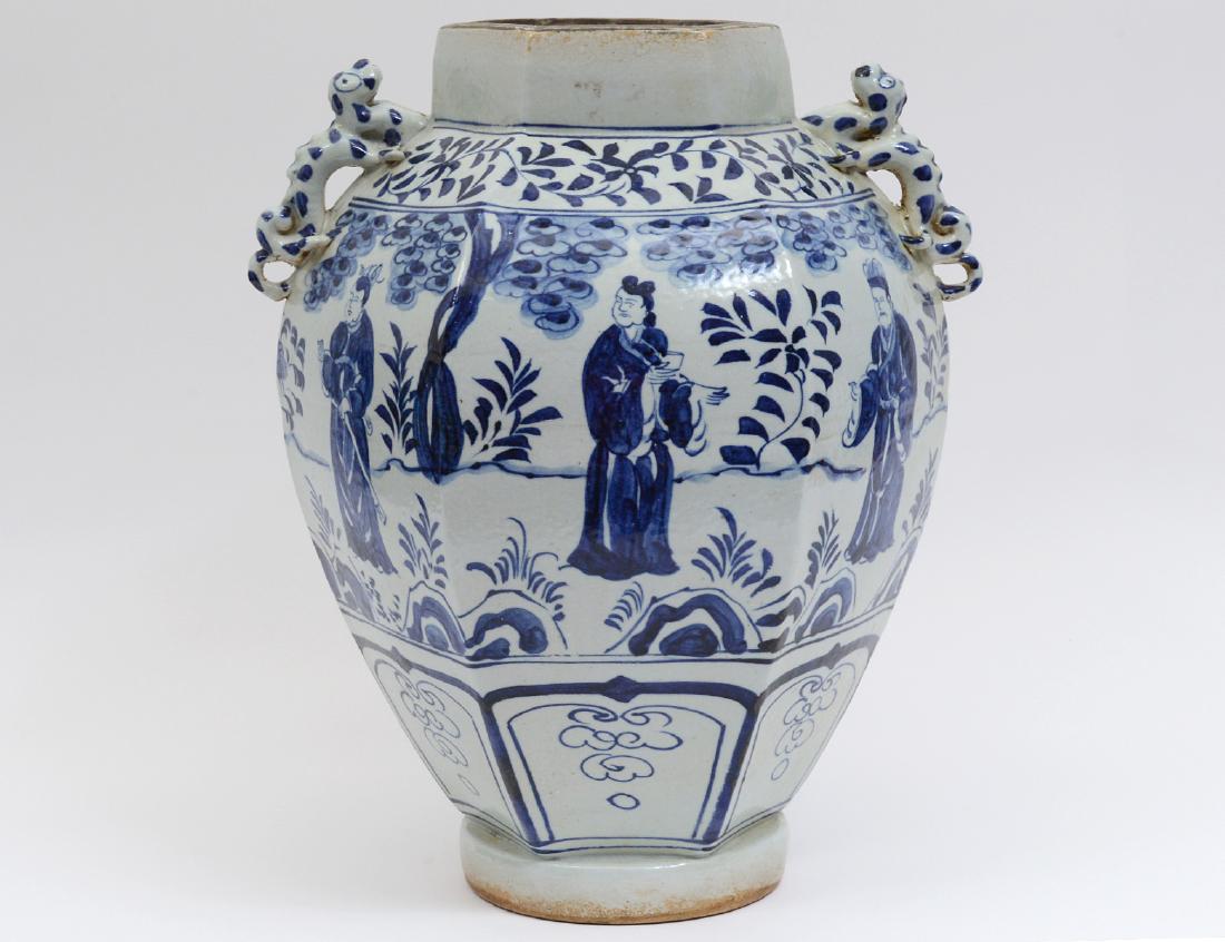 BLUE AND WHITE PORCELAIN VASE (1 of 9)
