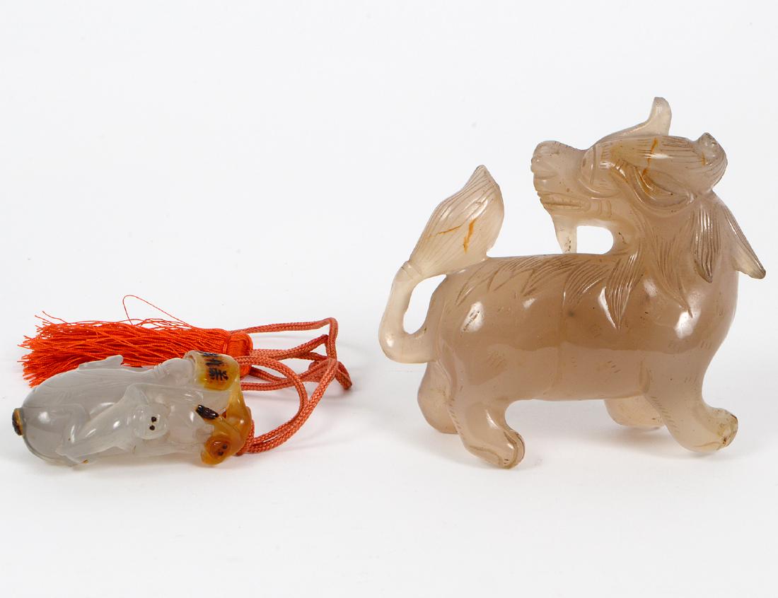 CHINESE CARVED AGATE TOGGLE AND A FU-DOG (1 of 7)