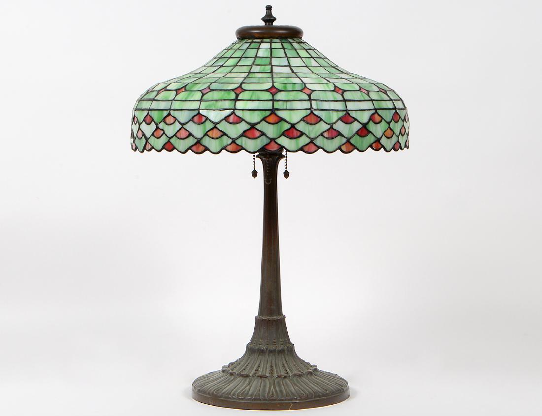 AMERICAN LEADED STAINED GLASS & BRONZE TABLE LAMP (1 of 9)