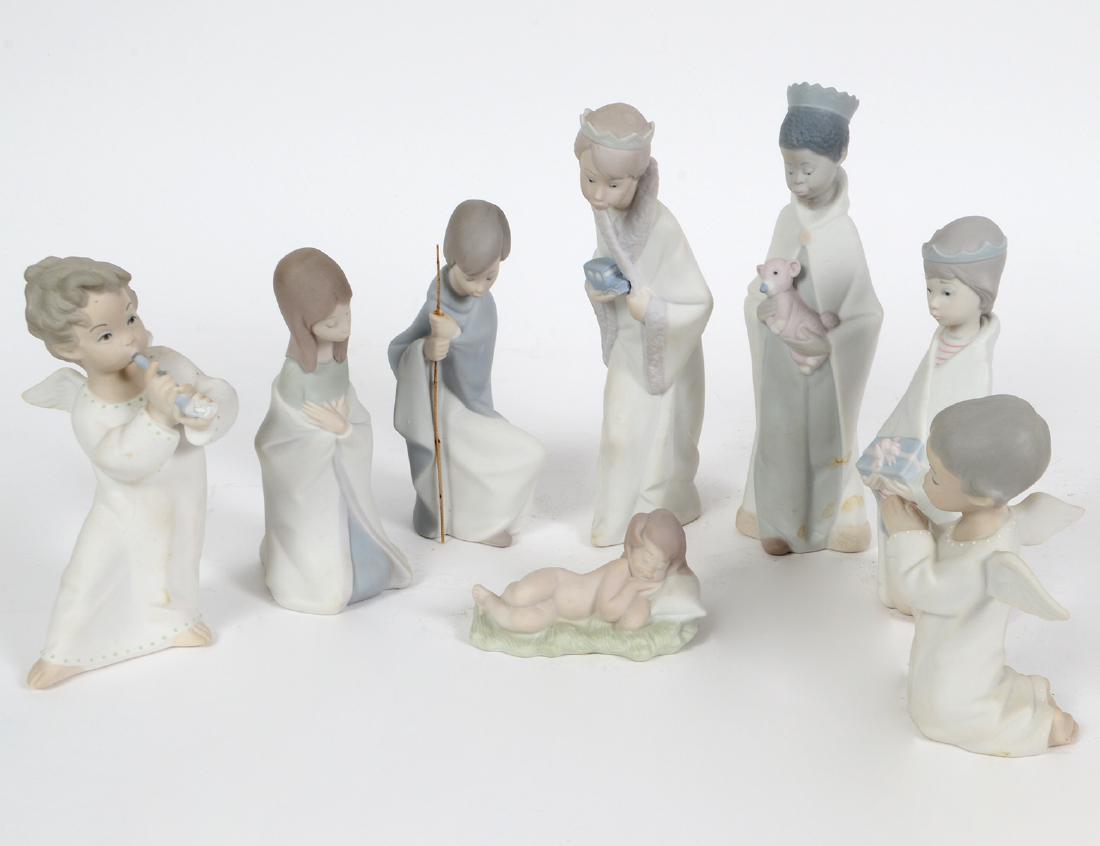 EIGHT LLADRO PORCELAIN NATIVITY FIGURES (1 of 4)