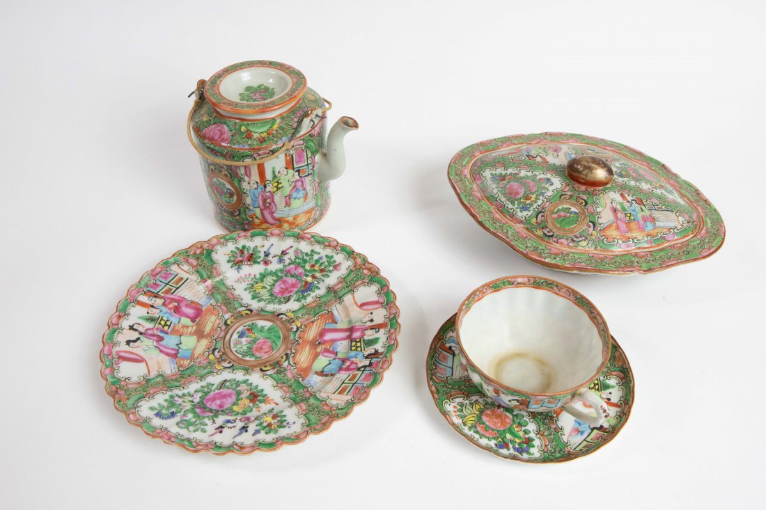 CHINESE EXPORT ROSE MEDALLION PORC TABLE WARES (1 of 1)