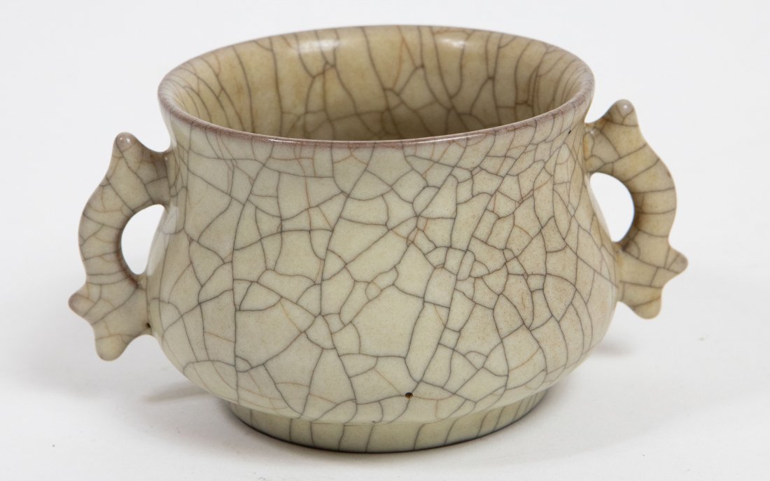 CHINESE GUAN TYPE YUAN/MING PERIOD PORCELAIN CENSER (1 of 9)