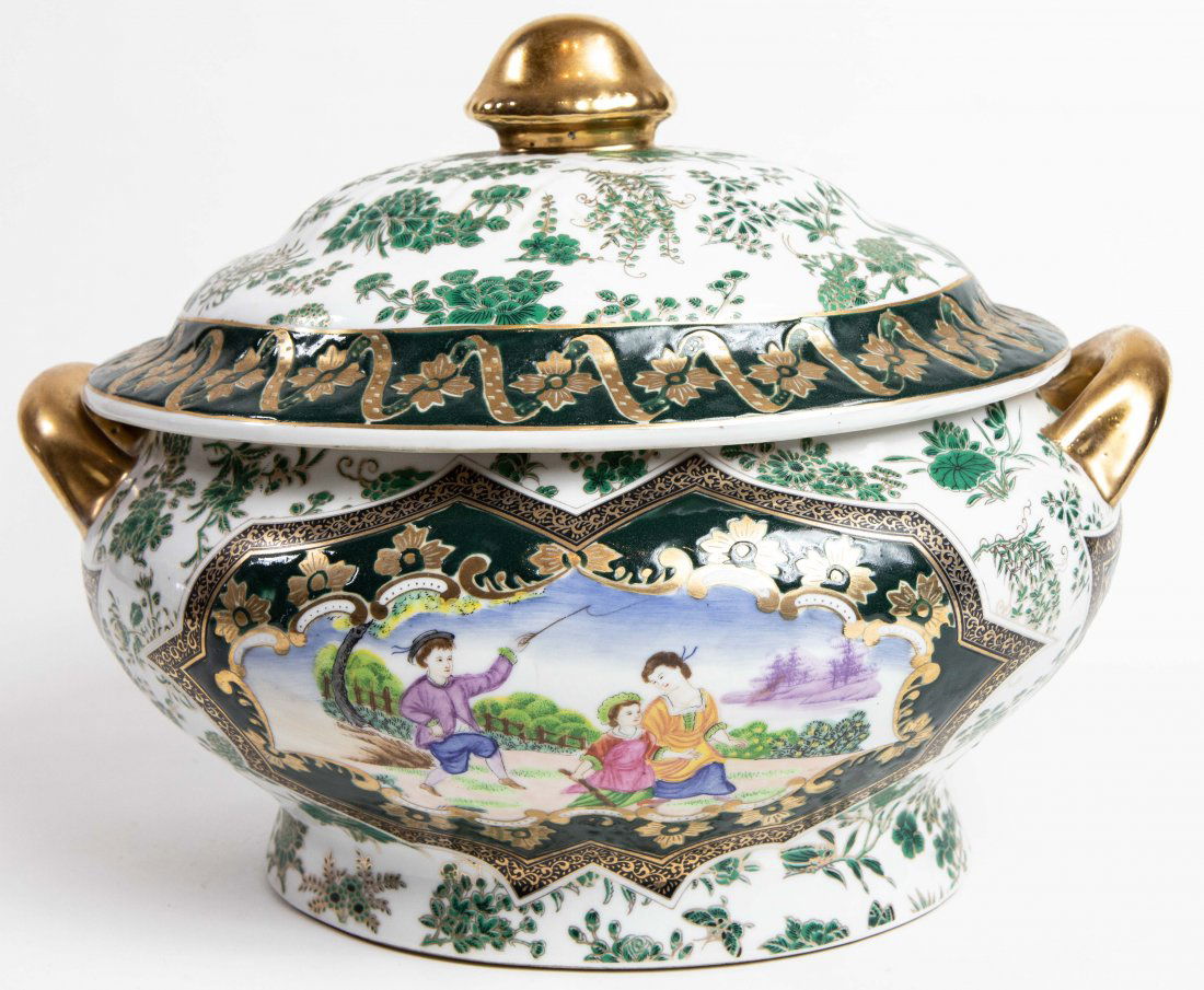 LATE CHINESE EXPORT PORC LIDDED TUREEN WITH PLATE (1 of 5)