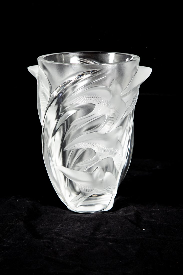CONTEMPORARY LALIQUE GLASS MARTINETS VASE (1 of 3)